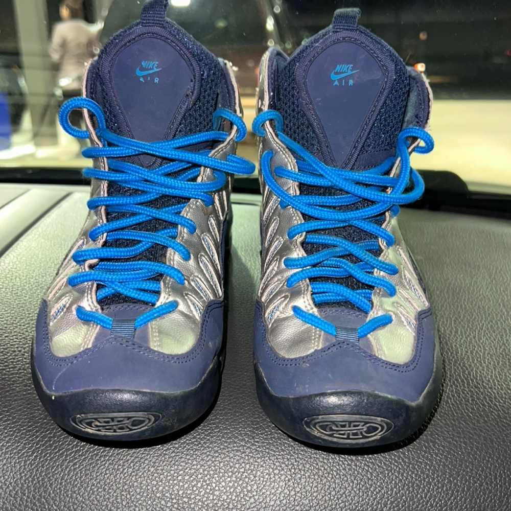 Nike Bakin. Size 6y so which will be a 7 in women’s. Good condition.